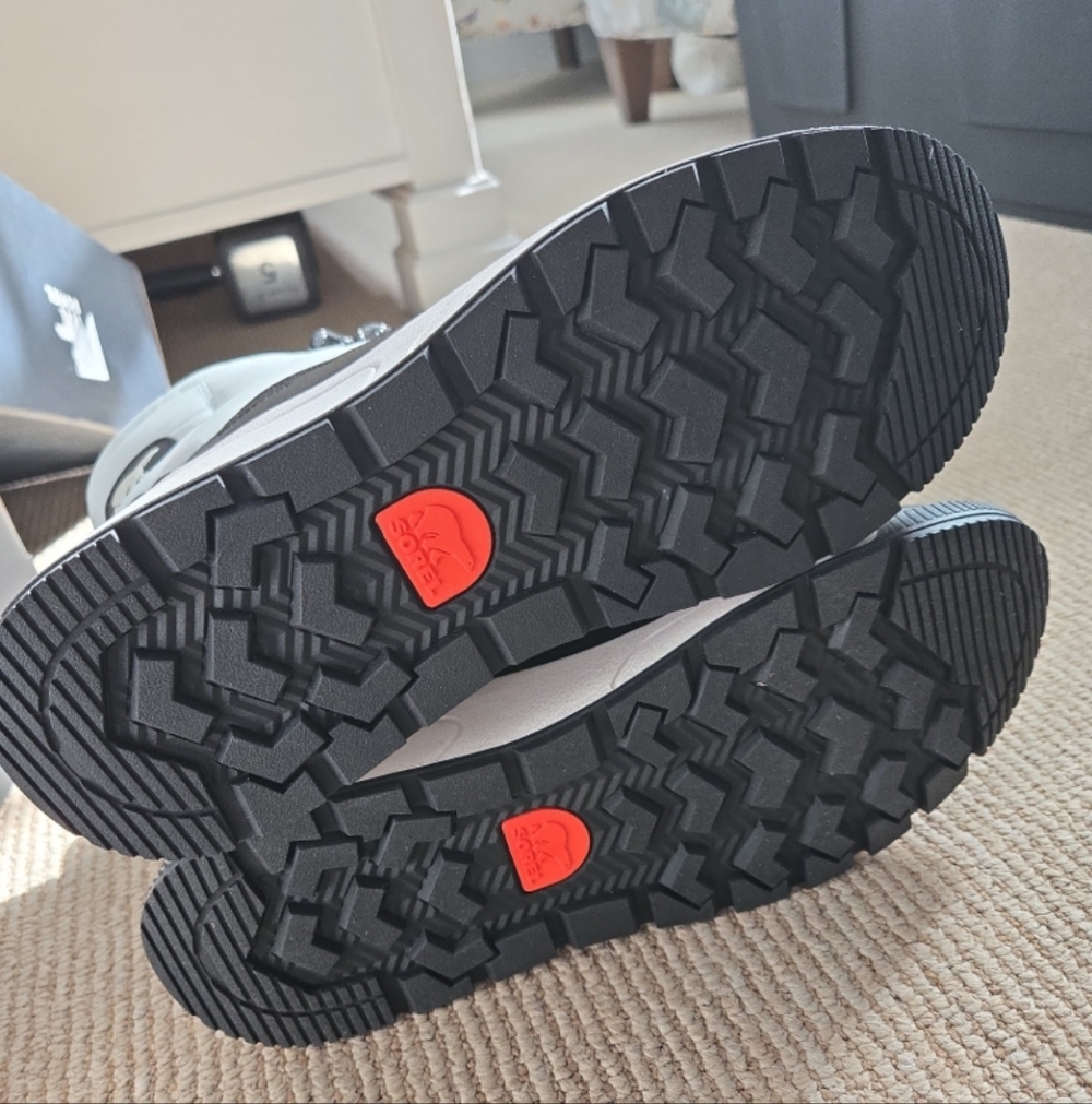 Sorel Snow Boots 9.5 - Picture 9 of 9